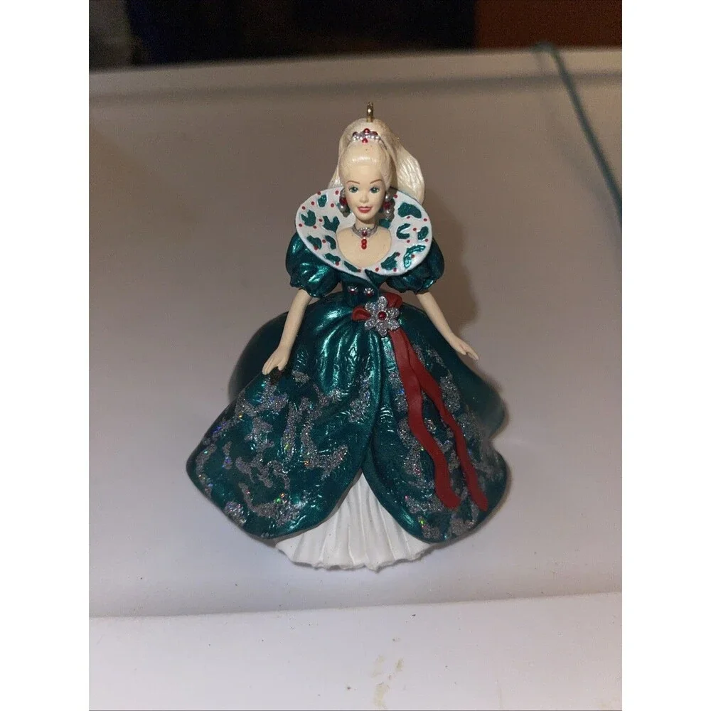 HALLMARK 1995 Keepsake Holiday BARBIE Christmas Ornament 3rd in Series